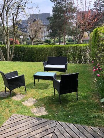 Magnifique 2P En Rez-De-Jardin Oriente Sud A 2 Pas De La Plage Кабур Екстериор снимка